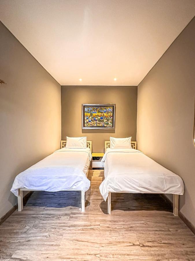 Lugano Arte Homestay Jakarta Buitenkant foto