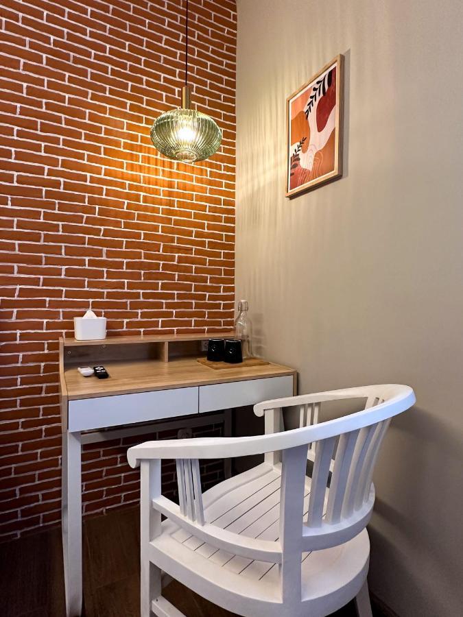 Lugano Arte Homestay Jakarta Buitenkant foto