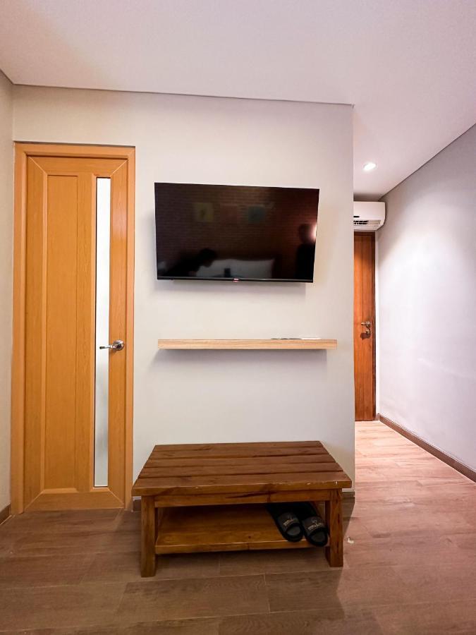 Lugano Arte Homestay Jakarta Buitenkant foto