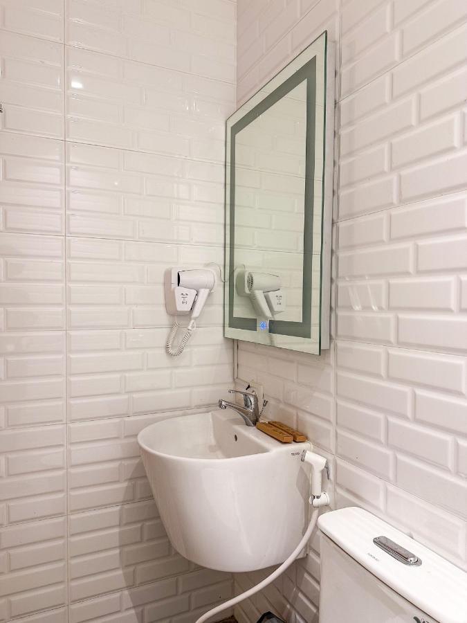 Lugano Arte Homestay Jakarta Buitenkant foto