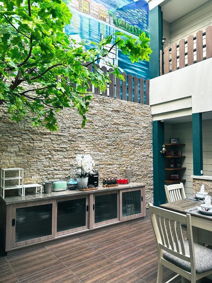 Lugano Arte Homestay Jakarta Buitenkant foto