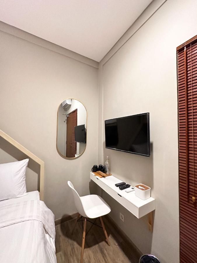 Lugano Arte Homestay Jakarta Buitenkant foto