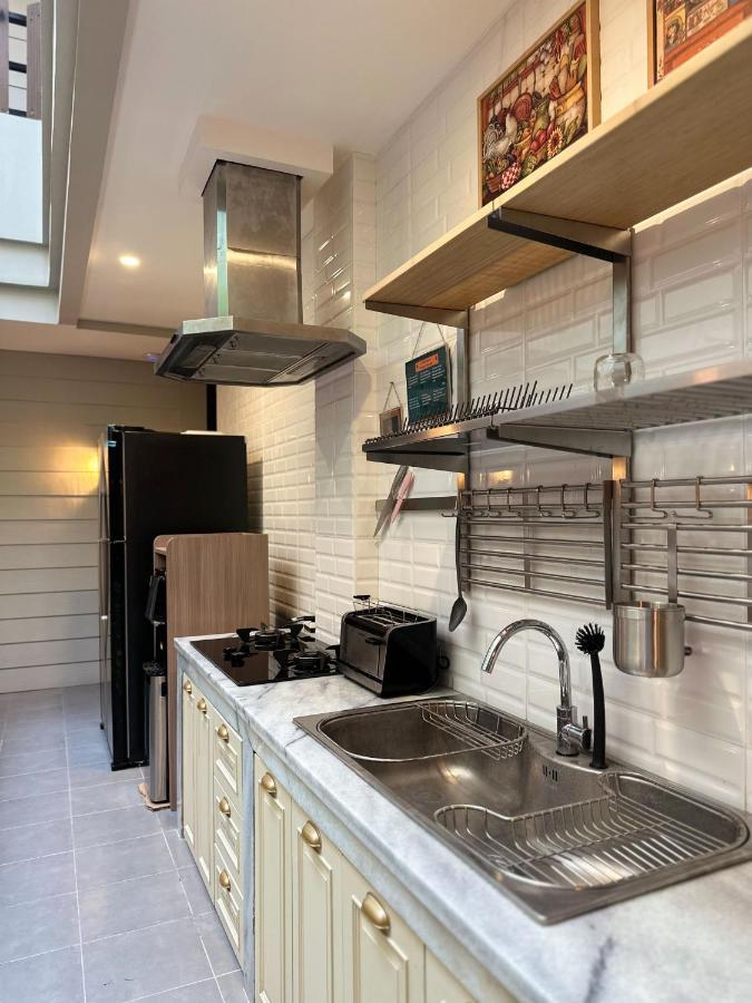 Lugano Arte Homestay Jakarta Buitenkant foto
