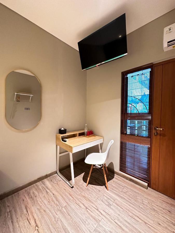 Lugano Arte Homestay Jakarta Buitenkant foto