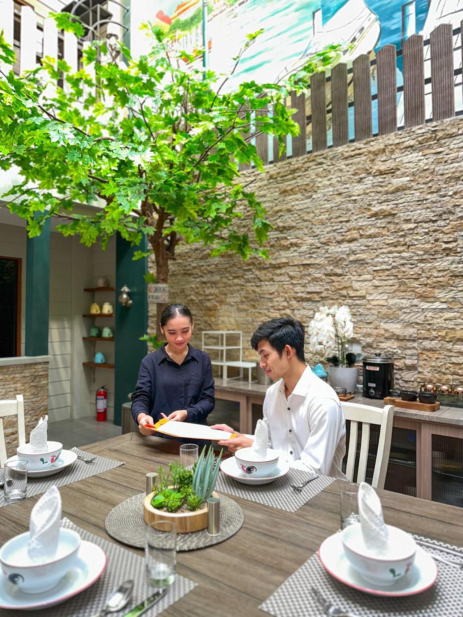 Lugano Arte Homestay Jakarta Buitenkant foto